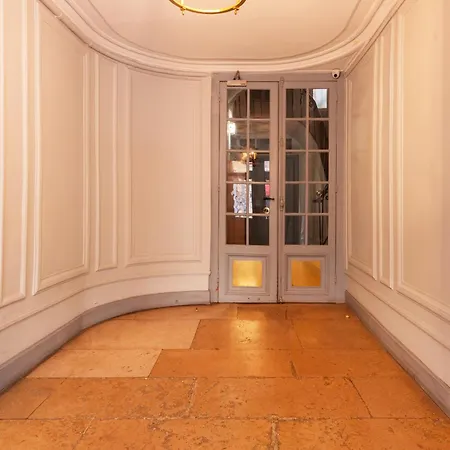 Champs Elysee Near President's Palace With And Ac Apartment Paris